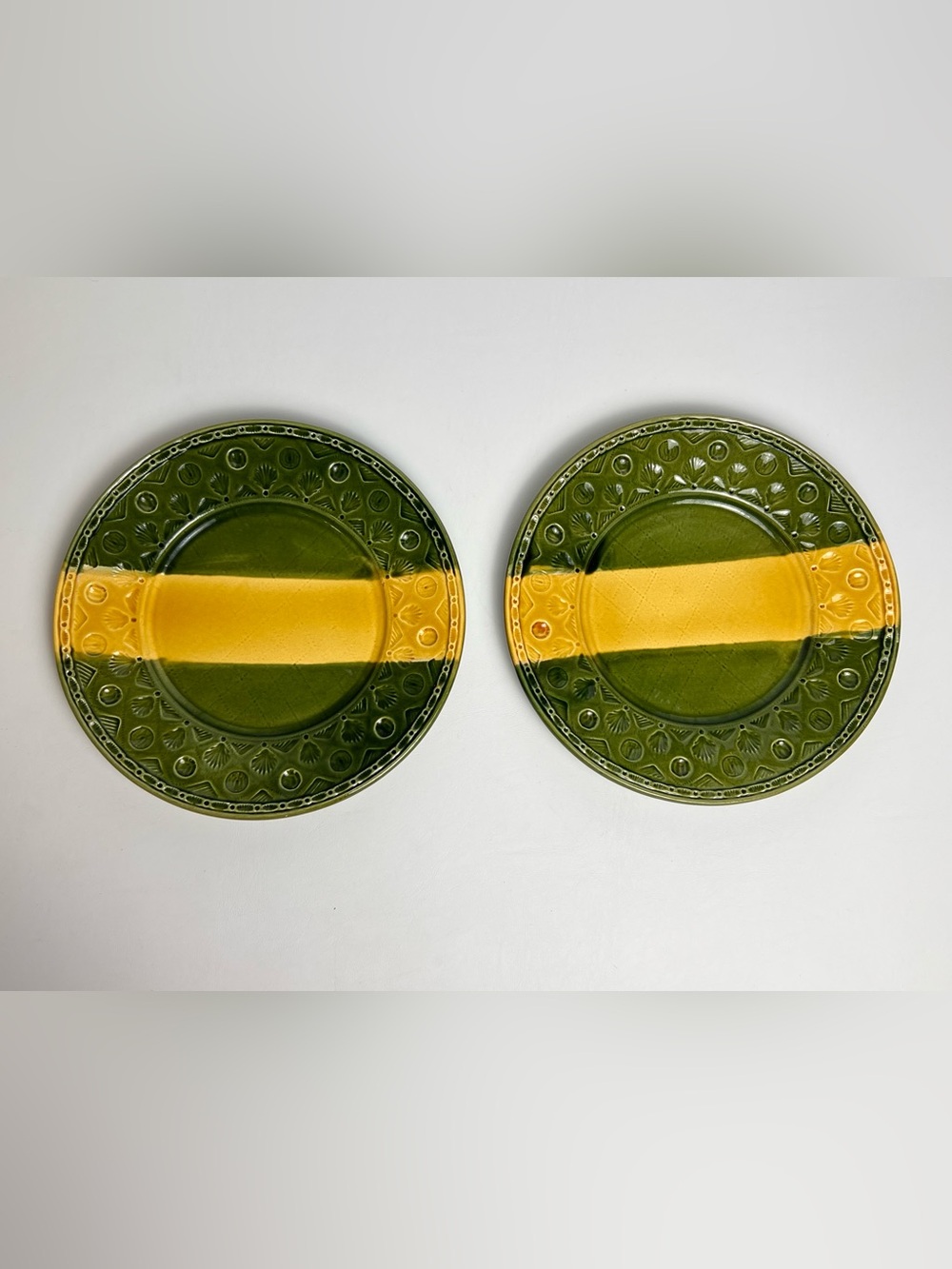 Lot Of 2 Williams Sonoma Plate 9" Lyon Pattern Majolica Embossed Italy